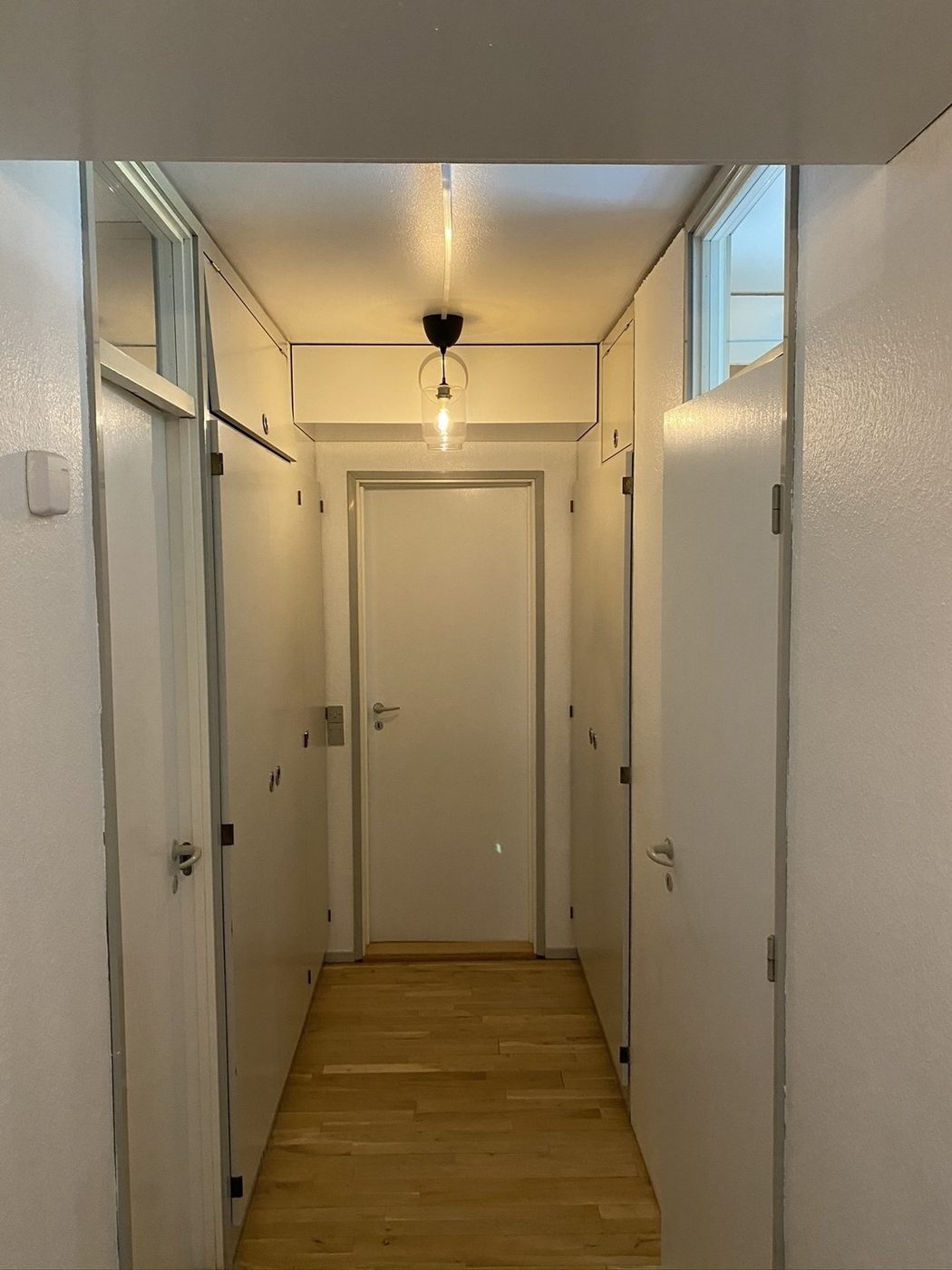 Entré med nymalede døre - efter